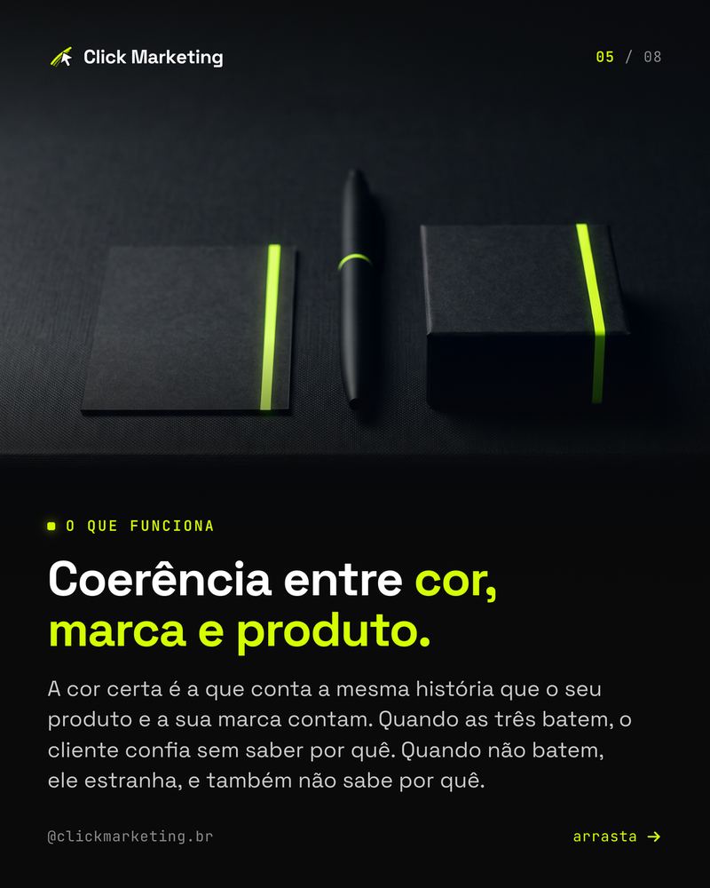 Coerência entre cor, marca e produto.